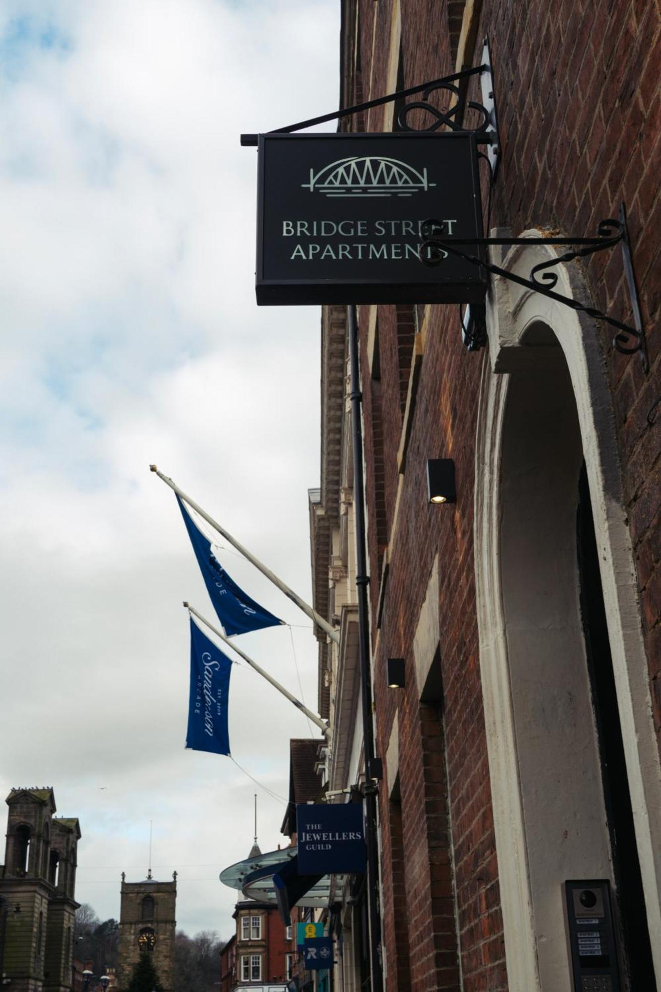 Magistrates Penthouse Suite - Town Centre Apartments With Spa Morpeth Bagian luar foto