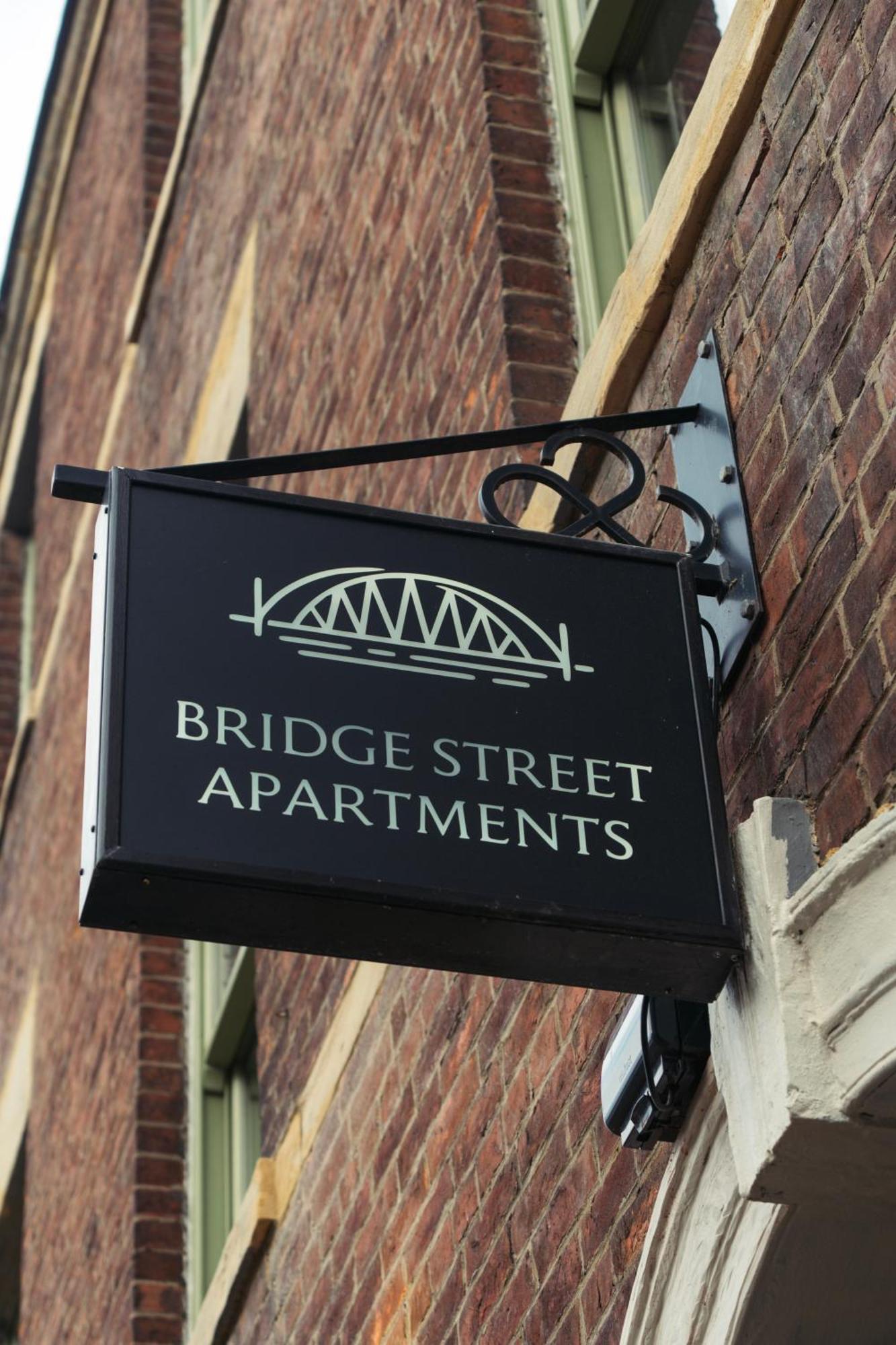 Magistrates Penthouse Suite - Town Centre Apartments With Spa Morpeth Bagian luar foto