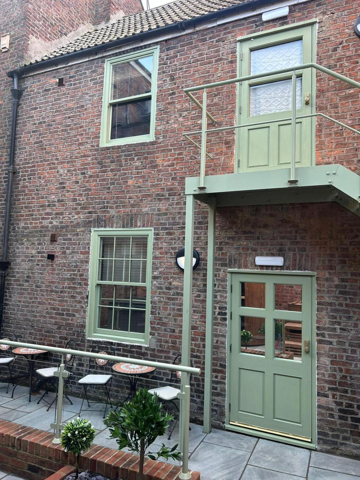 Magistrates Penthouse Suite - Town Centre Apartments With Spa Morpeth Bagian luar foto